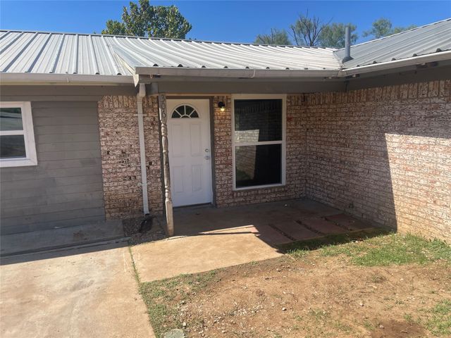 306 S Old Caddo Avenue, Breckenridge, TX 76424