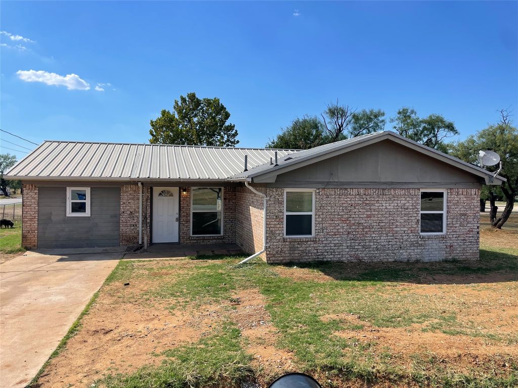 306 S Old Caddo Avenue, Breckenridge, TX 76424