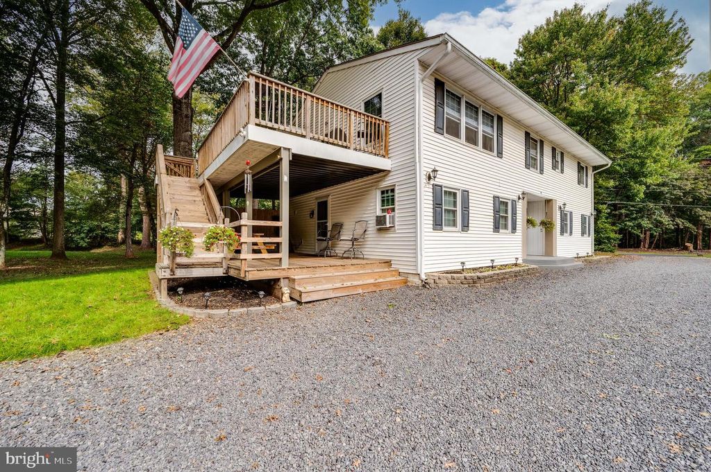 100 WARWICK RD, Elverson, PA 19520