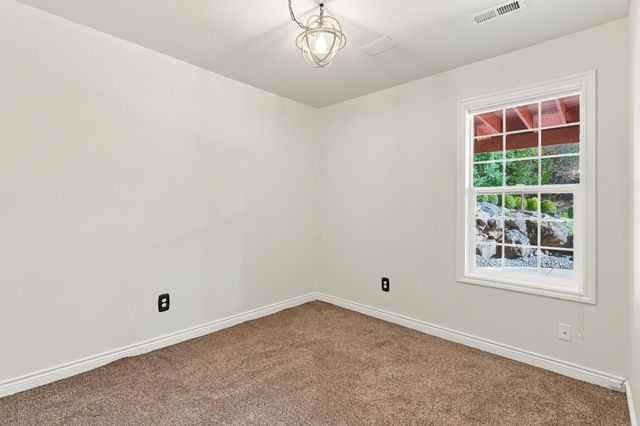 1706 W Wedgewood Ln, Spokane, WA 99208