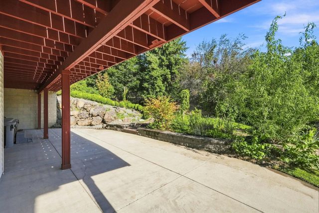 1706 W Wedgewood Ln, Spokane, WA 99208