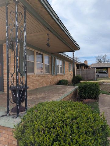 1701 SW 8th St, Lawton, OK 73501