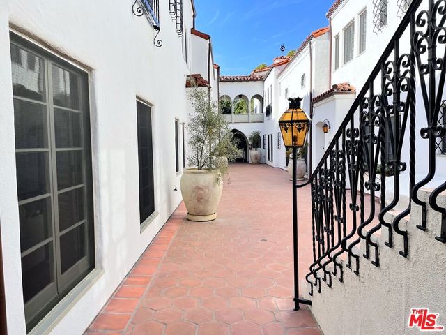 1330 N Harper Avenue 108, West Hollywood, CA 90046