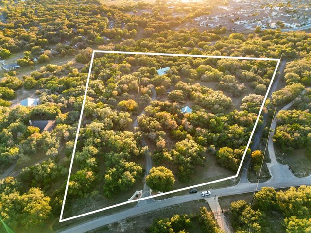 301 Crystal Meadows DR, Kyle, TX 78640