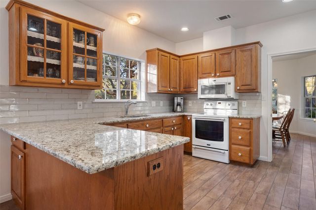 301 Crystal Meadows DR, Kyle, TX 78640