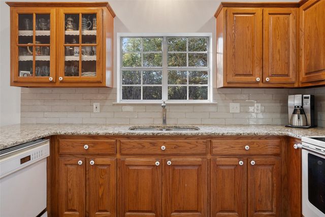 301 Crystal Meadows DR, Kyle, TX 78640