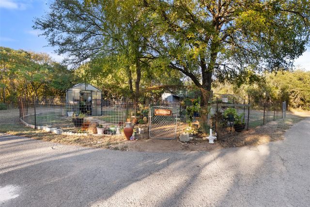 301 Crystal Meadows DR, Kyle, TX 78640