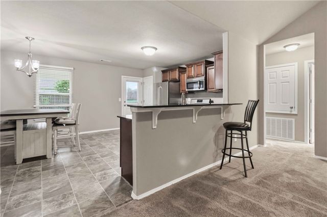 1256 S Splash Drive, Fayetteville, AR 72701