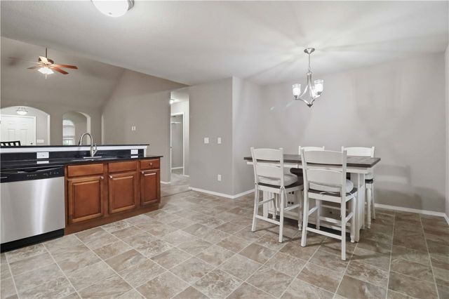 1256 S Splash Drive, Fayetteville, AR 72701
