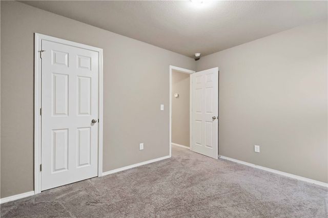 1256 S Splash Drive, Fayetteville, AR 72701