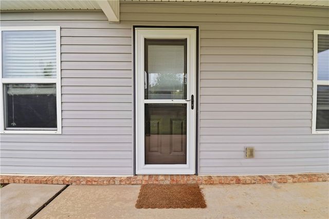 1256 S Splash Drive, Fayetteville, AR 72701
