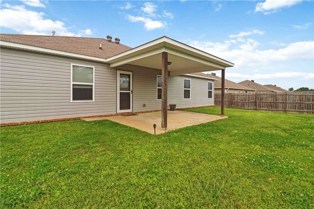 1256 S Splash Drive, Fayetteville, AR 72701