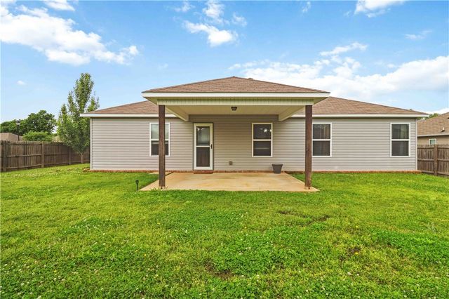 1256 S Splash Drive, Fayetteville, AR 72701