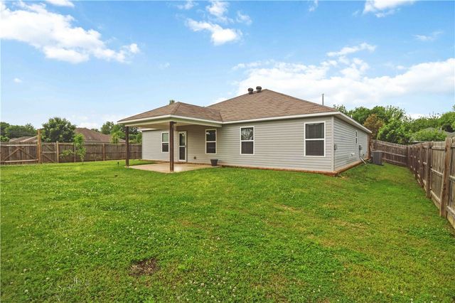 1256 S Splash Drive, Fayetteville, AR 72701