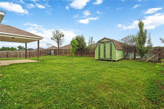1256 S Splash Drive, Fayetteville, AR 72701