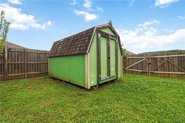 1256 S Splash Drive, Fayetteville, AR 72701