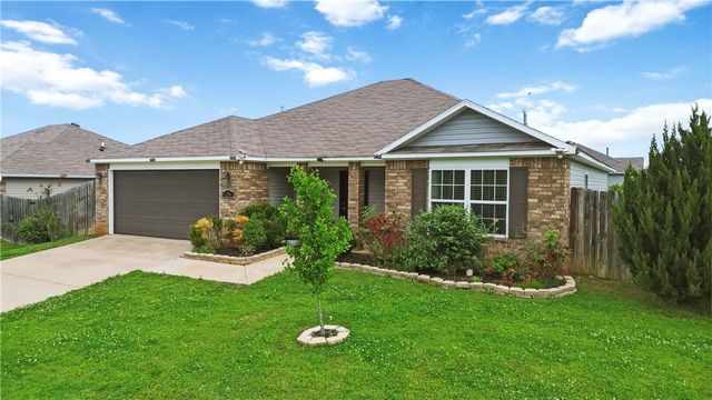 1256 S Splash Drive, Fayetteville, AR 72701