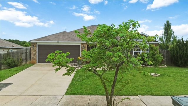 1256 S Splash Drive, Fayetteville, AR 72701