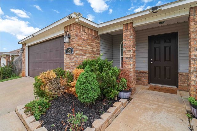 1256 S Splash Drive, Fayetteville, AR 72701