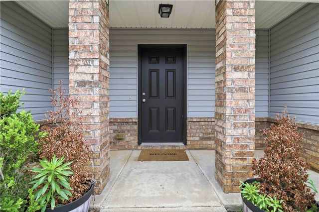 1256 S Splash Drive, Fayetteville, AR 72701