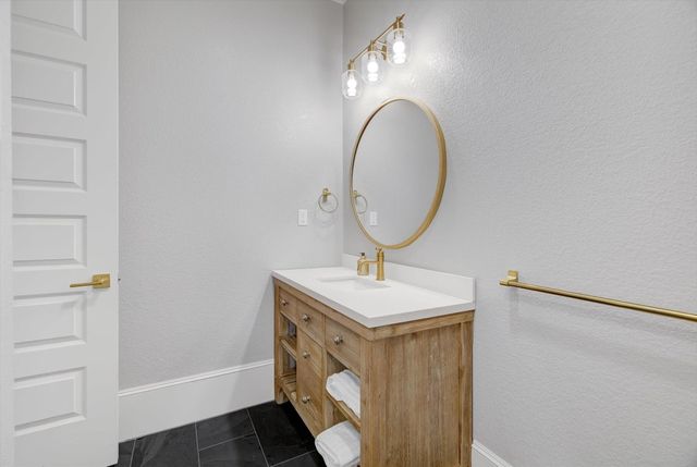 2206 Strand 203, Galveston, TX 77550