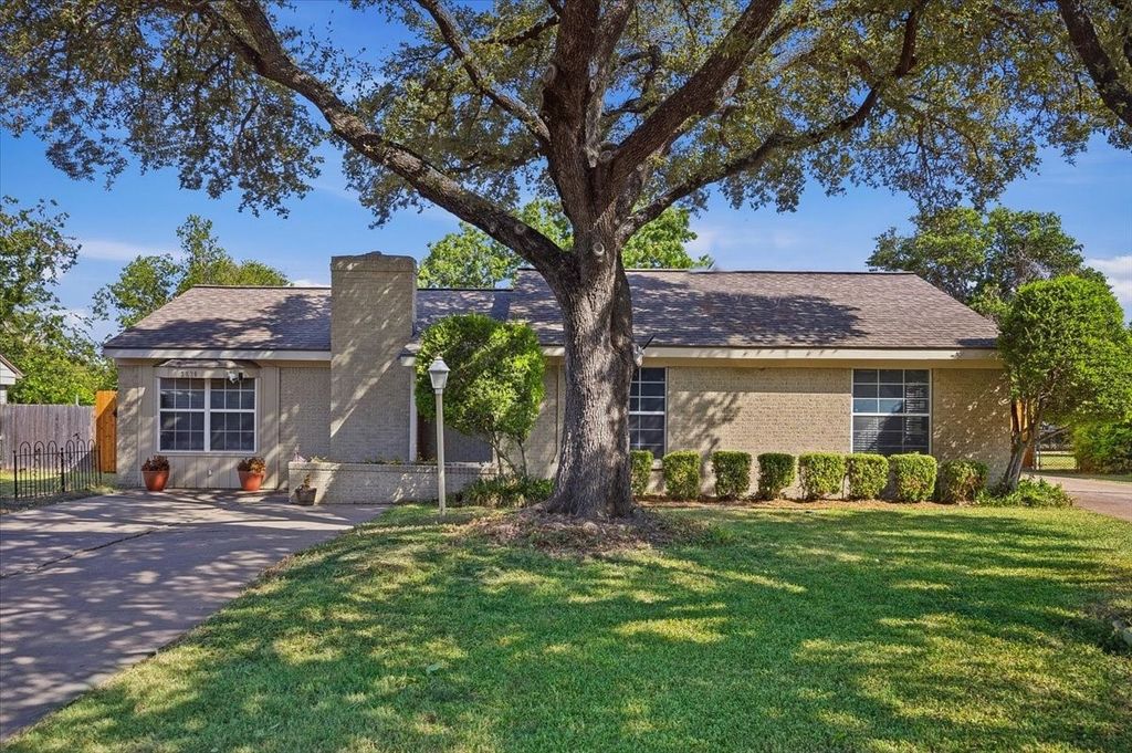 3520 South Drive, Fort Worth, TX 76109