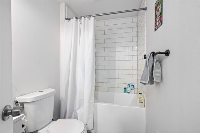 8 E Sycamore St, Mt Washington, PA 15211