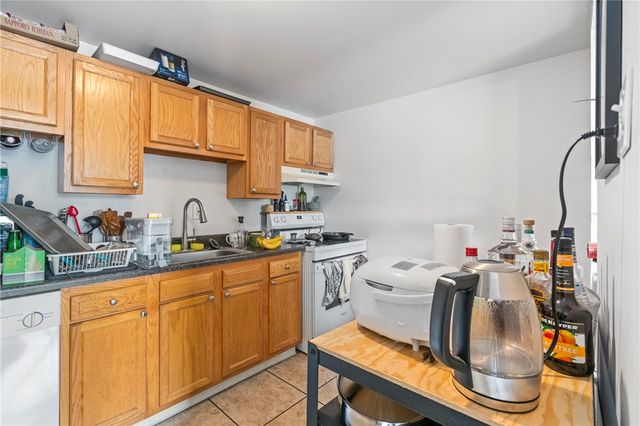 8 E Sycamore St, Mt Washington, PA 15211