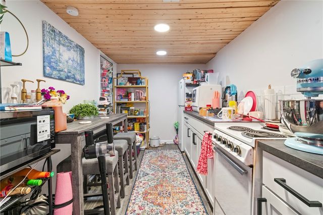 8 E Sycamore St, Mt Washington, PA 15211