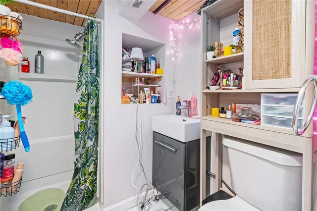 8 E Sycamore St, Mt Washington, PA 15211