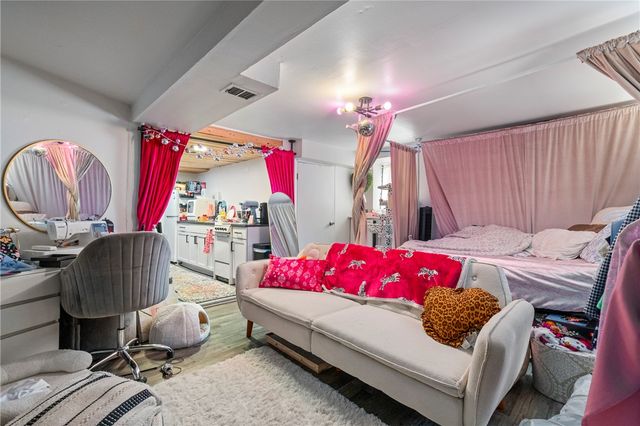 8 E Sycamore St, Mt Washington, PA 15211
