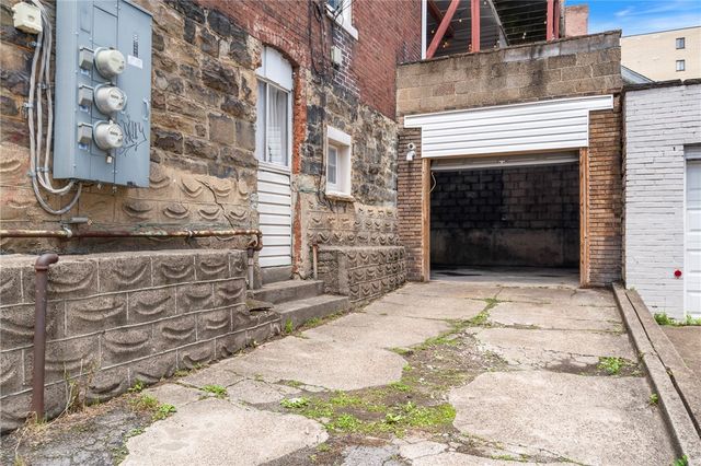 8 E Sycamore St, Mt Washington, PA 15211