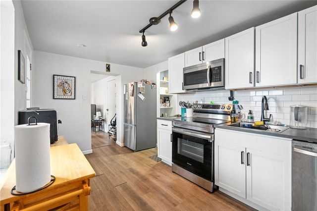 8 E Sycamore St, Mt Washington, PA 15211