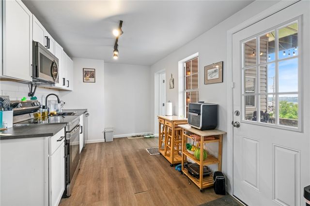 8 E Sycamore St, Mt Washington, PA 15211