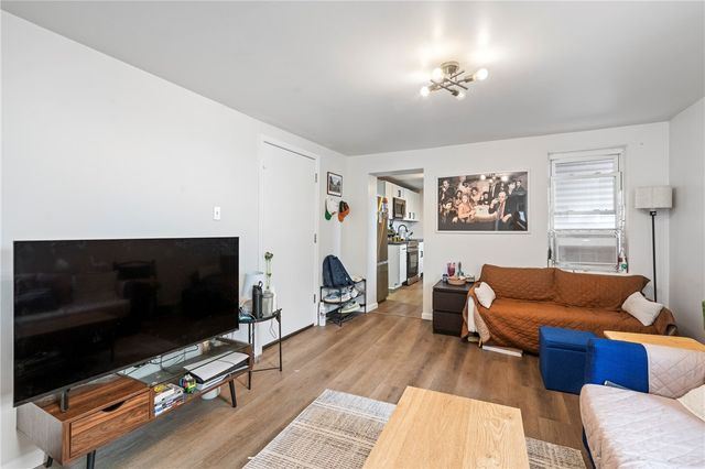 8 E Sycamore St, Mt Washington, PA 15211