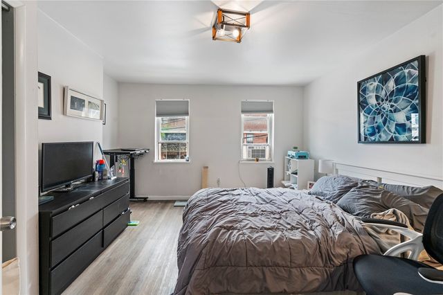 8 E Sycamore St, Mt Washington, PA 15211