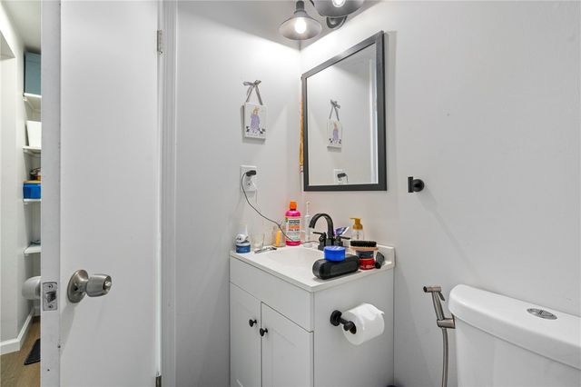 8 E Sycamore St, Mt Washington, PA 15211
