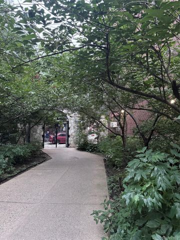 4220 Kissena Blvd Apt D2, Flushing, NY 11355