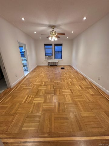 4220 Kissena Blvd Apt D2, Flushing, NY 11355