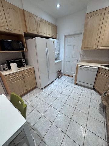 4220 Kissena Blvd Apt D2, Flushing, NY 11355
