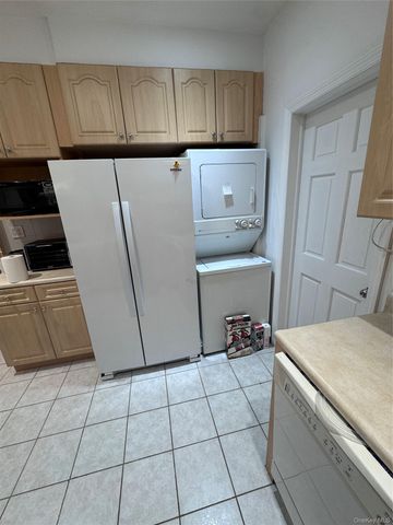 4220 Kissena Blvd Apt D2, Flushing, NY 11355
