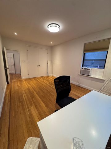 4220 Kissena Blvd Apt D2, Flushing, NY 11355