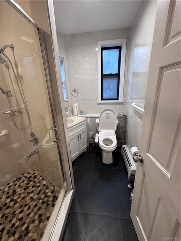 4220 Kissena Blvd Apt D2, Flushing, NY 11355