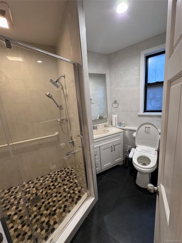 4220 Kissena Blvd Apt D2, Flushing, NY 11355