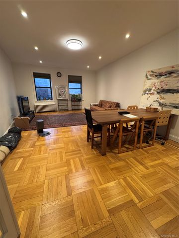 4220 Kissena Blvd Apt D2, Flushing, NY 11355