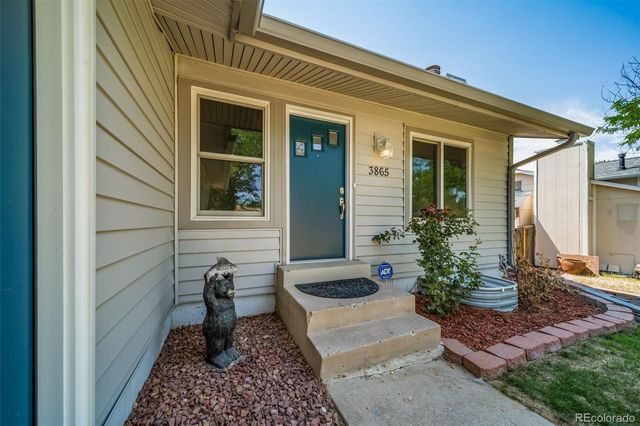 3865 S Nucla Street, Aurora, CO 80013