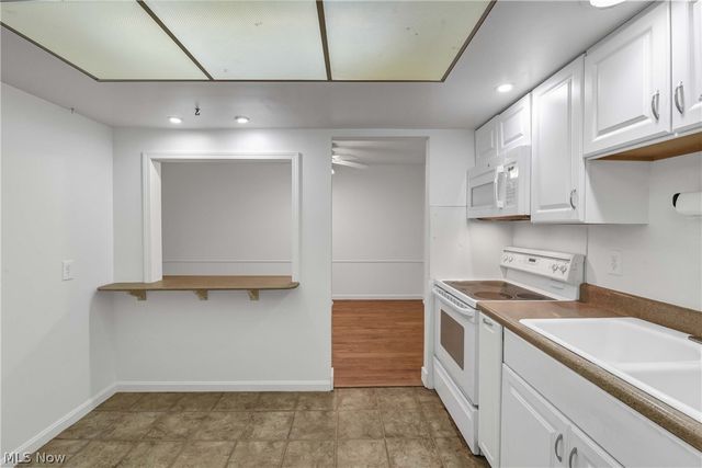 22701 Center Ridge Road 212, Rocky River, OH 44116