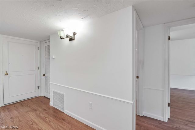 22701 Center Ridge Road 212, Rocky River, OH 44116