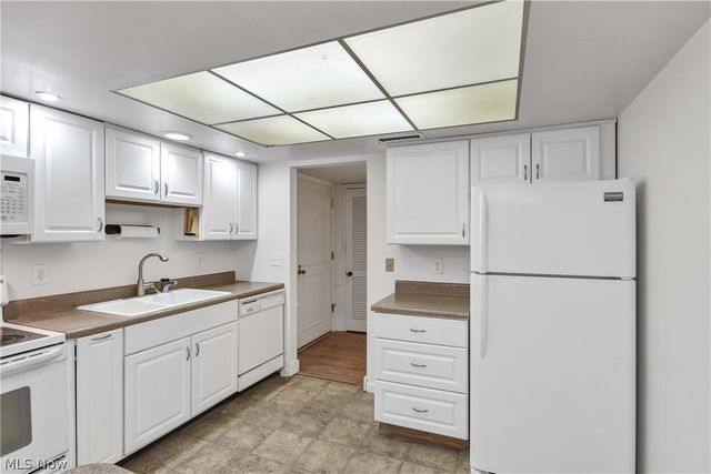 22701 Center Ridge Road 212, Rocky River, OH 44116