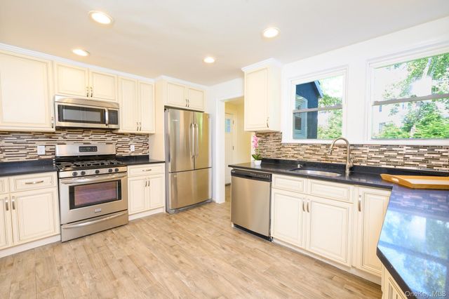 15 Ranger Place, New Rochelle, NY 10804